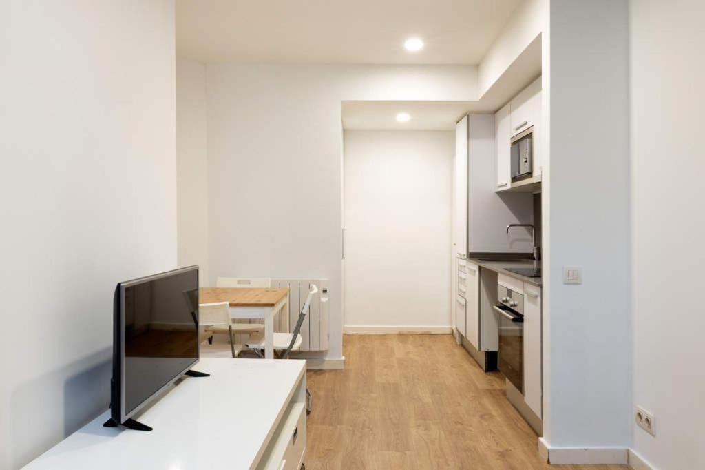 Apartment Live Camp Nou โอสปิตาเล็ต เดอ โยเบรกัต ภายนอก รูปภาพ