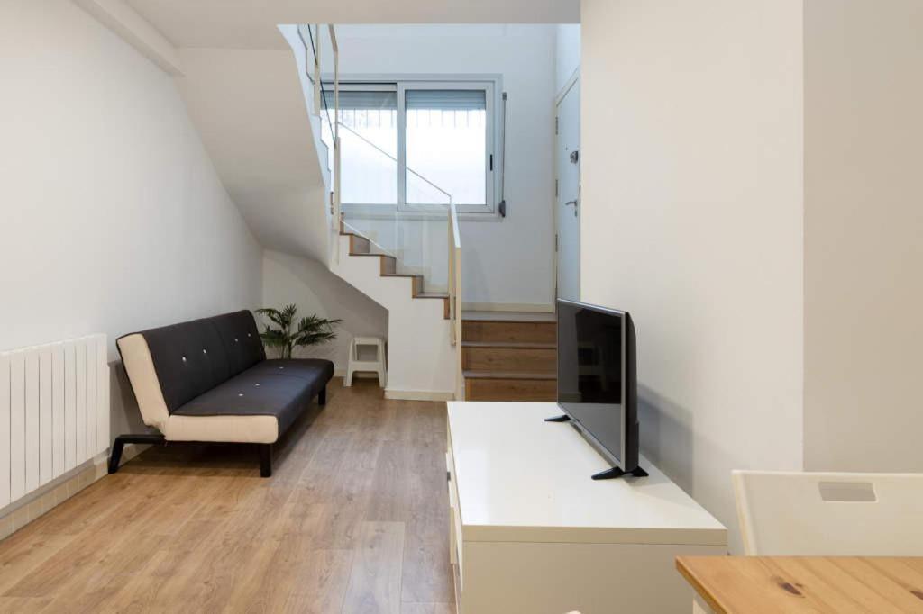 Apartment Live Camp Nou โอสปิตาเล็ต เดอ โยเบรกัต ภายนอก รูปภาพ