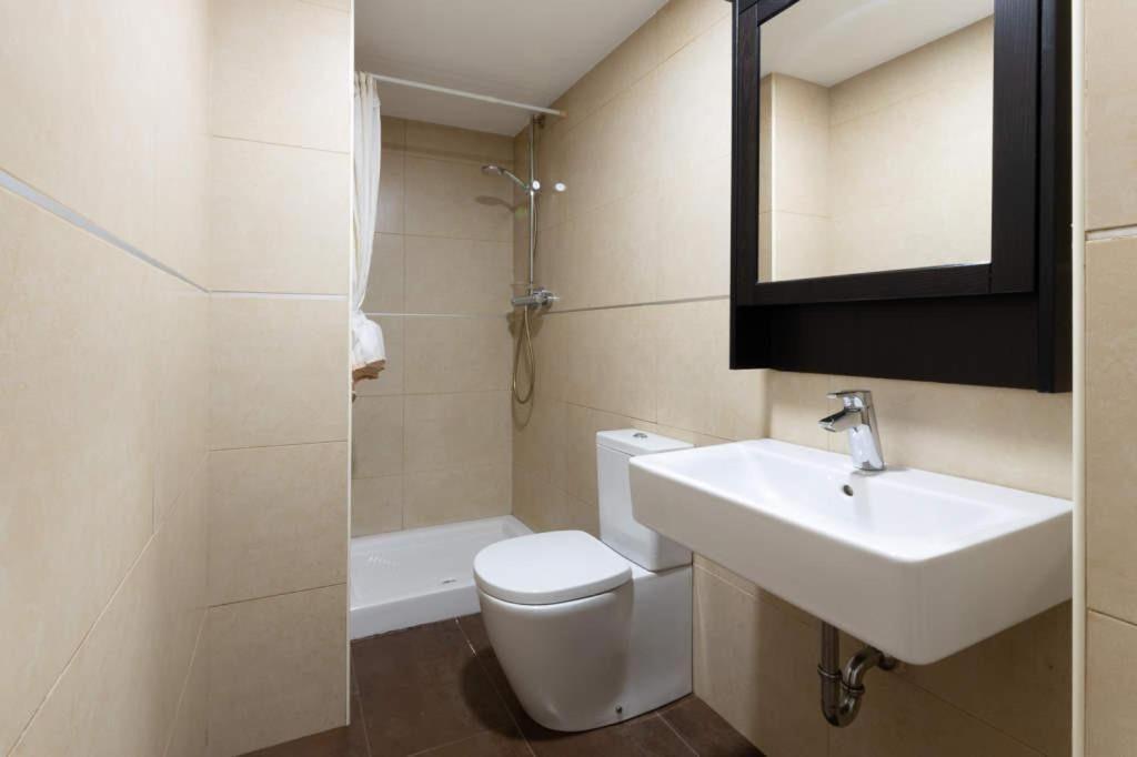 Apartment Live Camp Nou โอสปิตาเล็ต เดอ โยเบรกัต ภายนอก รูปภาพ